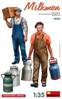 1/35 Mini Art - Milkmen w/Containers - 38068