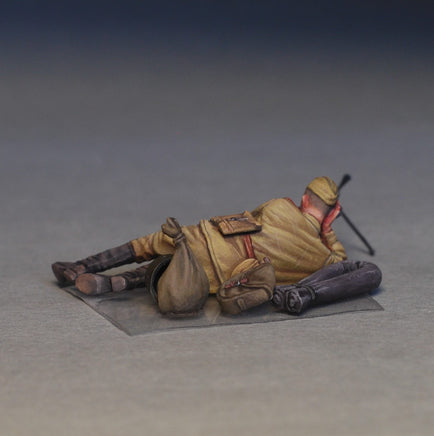 1/35 Mini Art - Soviet Soldiers Taking A Break - 35233