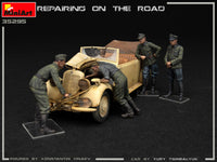 1/35 Mini Art - Repairing On The Road - 35295