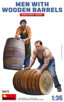 1/35 Mini Art - Men with Wooden Barrels - 38070