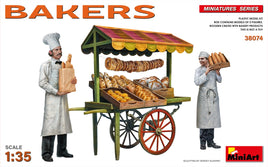 1/35 Mini Art - Bakers w/Bread & Cart - 38074