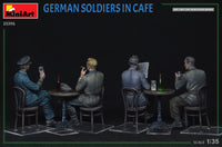 1/35 Mini Art - German Soldiers in Cafe - 35396