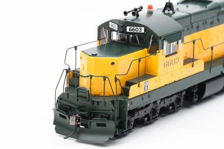 HO Rapido EMD SD9 (DC/Silent): Chicago & North Western: #6614 - 50221