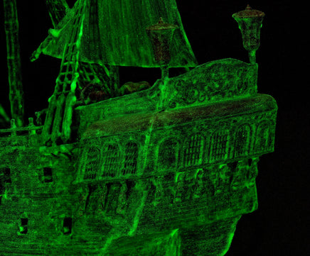 1/150 Revell Germany Ghost Ship (Easy-Click) with "Night Color" 05435