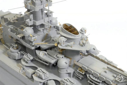 1/350 Dragon Model German Battleship Scharnhorst 1943 1040