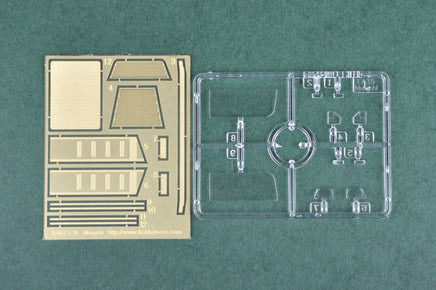 1/35 Hobby Boss Meng Shi 1.5 Ton Military Light Utility Vehicle (Parade Version) 82467