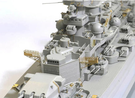 1/350 Dragon Model German Battleship Scharnhorst 1943 1040