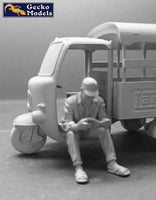 1/35 Gecko Models 60s & 70s Saigon Shuttle Motor-Tricycle Depot & Driver Plastic Model Kit 35GM0113