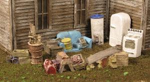 HO Monroe Back Yard Junk #2302