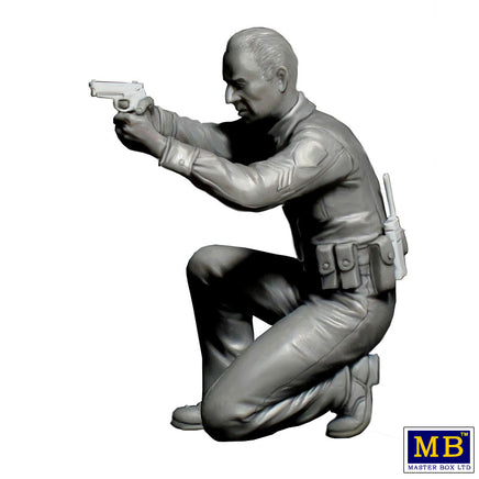 1/24 Master Box The Heist Series Kit #1: Sgt. Jack Melgoza and Patrolman Sally Taylor 24064