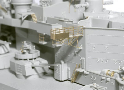 1/350 Dragon Model German Battleship Scharnhorst 1943 1040
