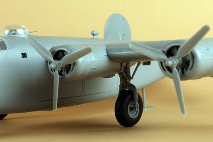 1/48 Hobby Boss US B-24J Liberator 81774 - MPM Hobbies
