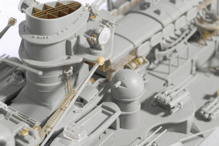 1/350 Dragon Model German Battleship Scharnhorst 1943 1040
