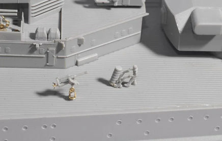 1/350 Dragon Model German Battleship Scharnhorst 1943 1040