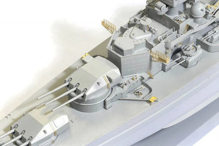 1/350 Dragon Model German Battleship Scharnhorst 1943 1040