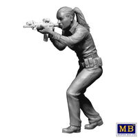 1/24 Master Box The Heist Series Kit #1: Sgt. Jack Melgoza and Patrolman Sally Taylor 24064