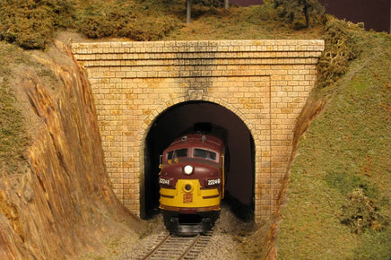 N Monroe Tunnel Portal Cut Stone Single-Track #210