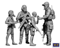 1/35 Master Box Somewhere On Our Planet. Sharing A Smoke 35200