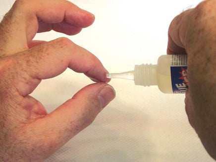 Deluxe Materials Glue Buster AD48