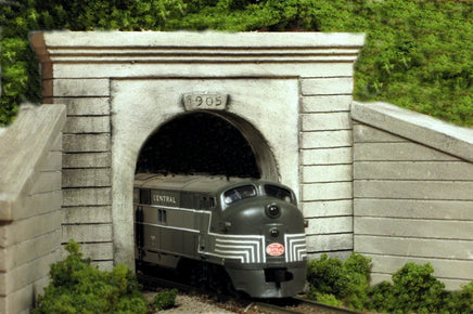 N Monroe Tunnel Portal Concrete Single-Track #214
