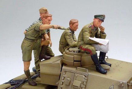1/35 Tamiya Panzerkampfwagen III Ausf.L with Rommel and Dak Tank Crew Set 32405