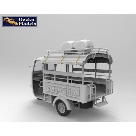 1/35 Gecko Models Saigon Shuttle Motor-Tricycle w/The Driver & Passengers 35GM0111