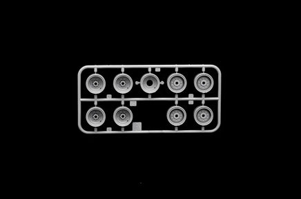 1/35 Italeri M978 Fuel Servicing Truck 6554