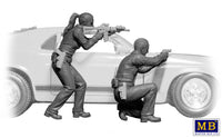 1/24 Master Box The Heist Series Kit #1: Sgt. Jack Melgoza and Patrolman Sally Taylor 24064