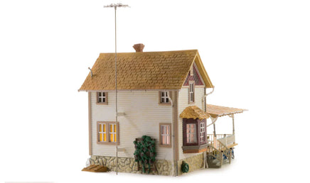 HO Woodland Corner Porch House BR5046