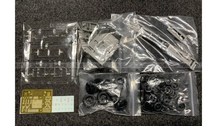 1/72 Sabre Model M1070 TRUCK TRACTOR & M1000 HET Semi traller 72C02