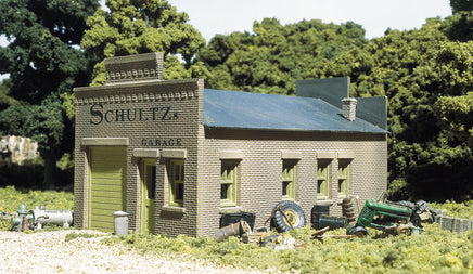 HO DPM Schultz's Garage 20100