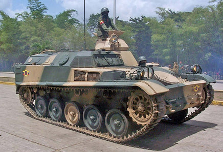 1/72 ACE Model AMX VTT French APC 72448