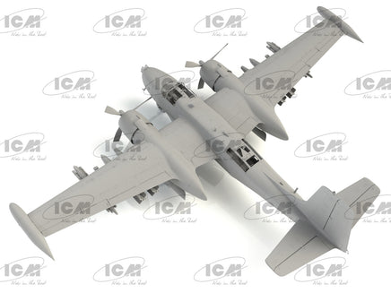 1/48 ICM B-26K with USAF Pilots & Ground Personnel 48280