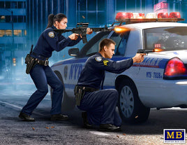 1/24 Master Box The Heist Series Kit #1: Sgt. Jack Melgoza and Patrolman Sally Taylor 24064