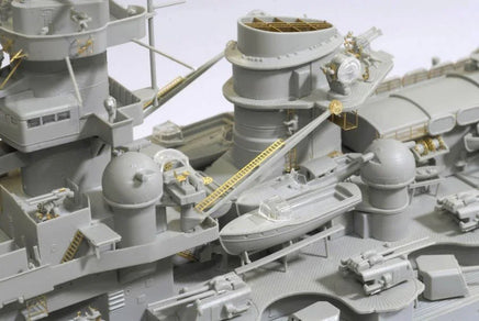 1/350 Dragon Model German Battleship Scharnhorst 1943 1040