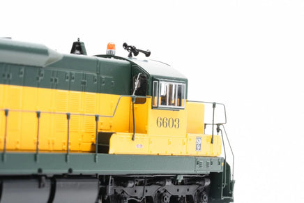 HO Rapido EMD SD9 (DC/Silent): Chicago & North Western: #6608 - 50220