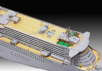 1/1400 Revell Germany Ocean Liner Queen Mary 2 05199