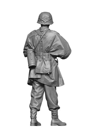 1/35 H3 Models WWII Waffen SS Soldier Wearing Phancho2 35133