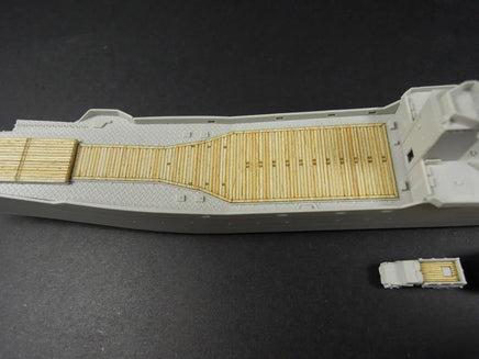 1/350 Artwox Imperail Japanese Navy Transport No 101 Class Wood Deck 10105