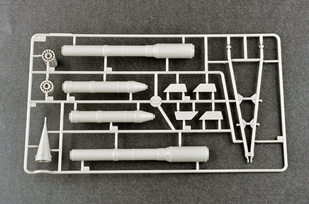 1/35 Trumpeter 2P16 Launcher with Missile of 2K6 Luna (Frog-5) - 09545