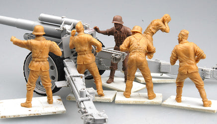 1/35 Trumpeter German S.FH 18 Field Howitzer Gun Crew - 00425