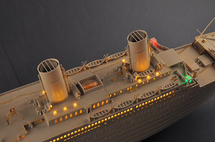 1/200 Trumpeter Titanic (with Leds) - 03719