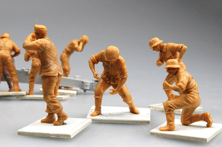 1/35 Trumpeter German s.FH 18 Field Howitzer Gun Crew Ammo Supplied Team - 00426