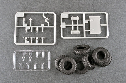 1/35 Trumpeter Soviet BTR-152V1 APC - 09573