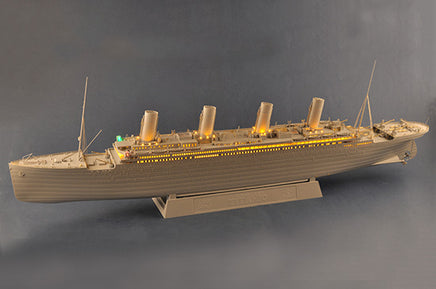 1/200 Trumpeter Titanic (with Leds) - 03719