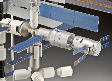 1/144 Revell International Space Station "ISS" 25th Anniversary Limited Edition - MPM Hobbies
